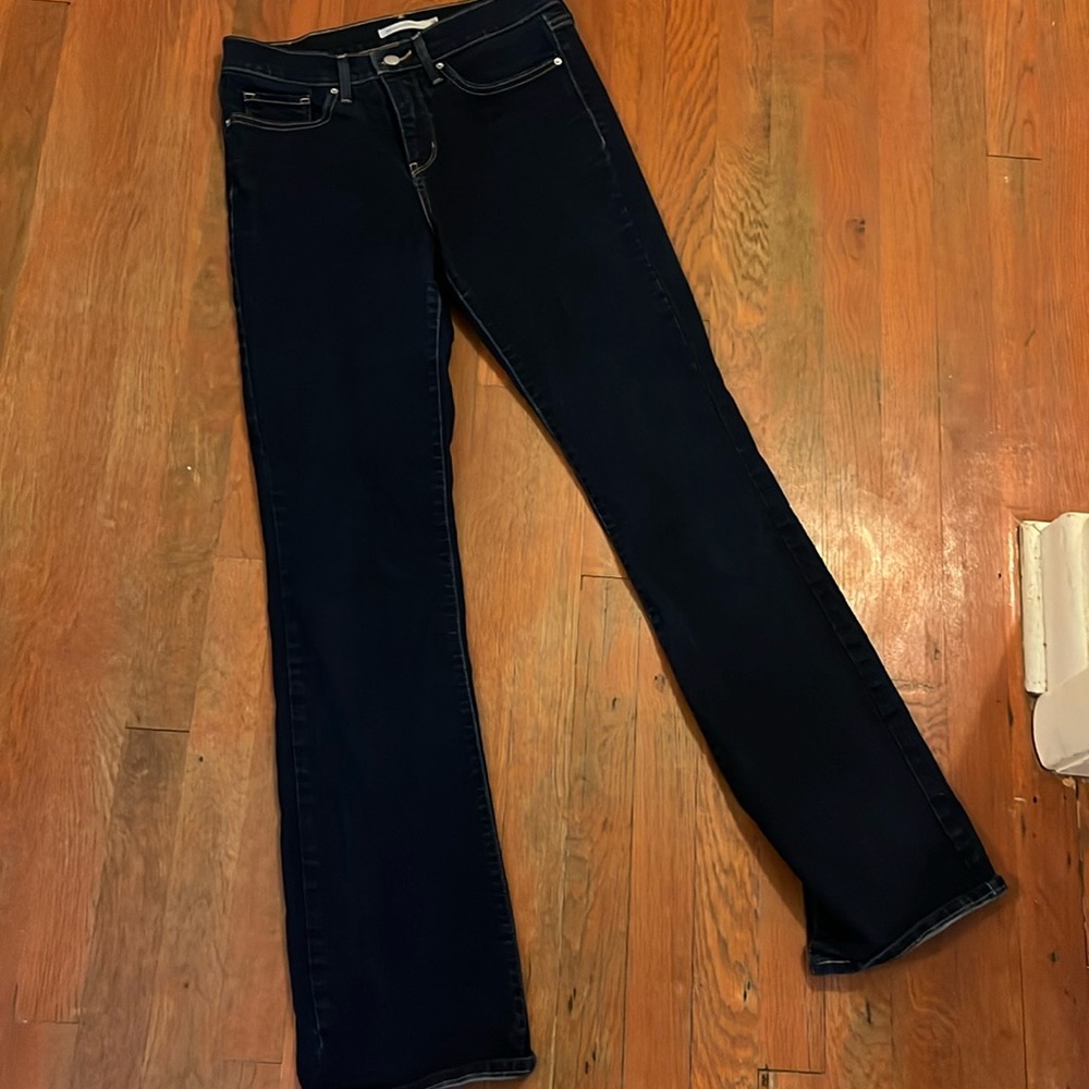 Like New -Levi Jeans - Shaping Bootcut-28